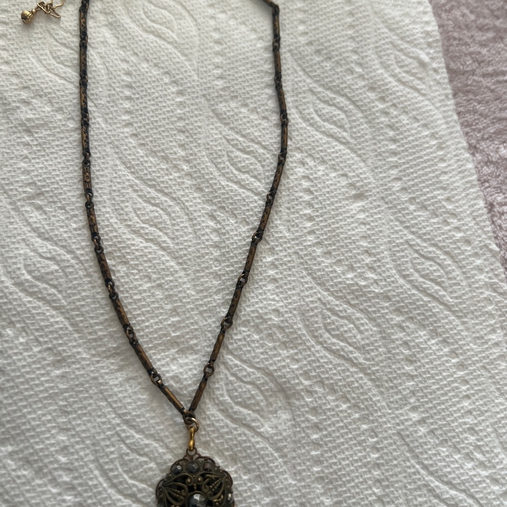 Elegant Black and Gold Pendant Necklace